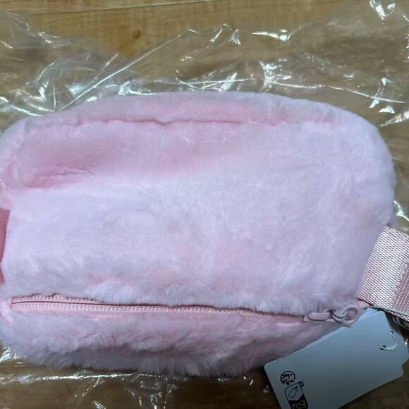 Lululemon Everywhere Belt Bag Plush Fleece Strawberry - Picture 7 of 9